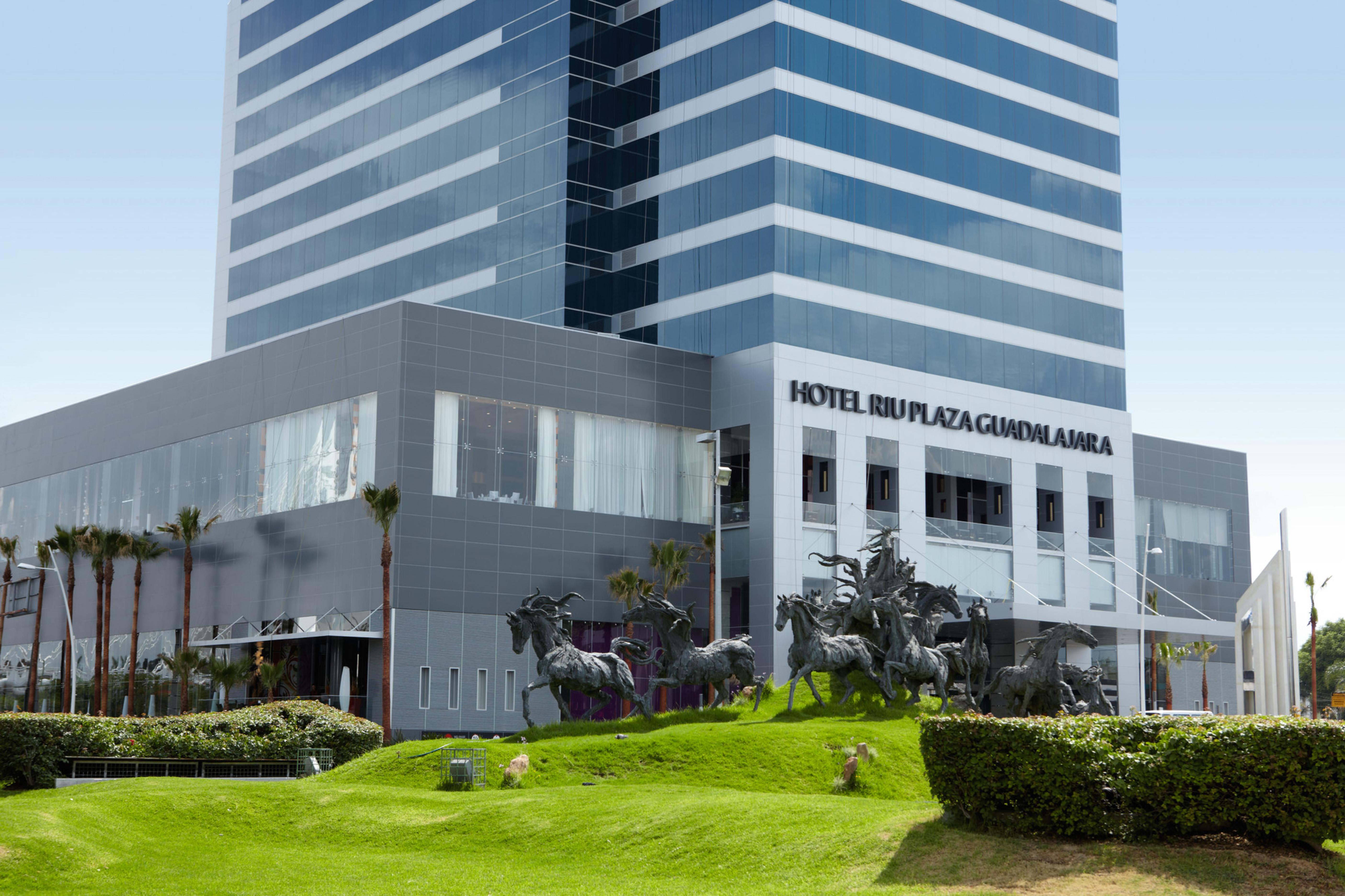 Riu Plaza Guadalajara Hotel Екстериор снимка