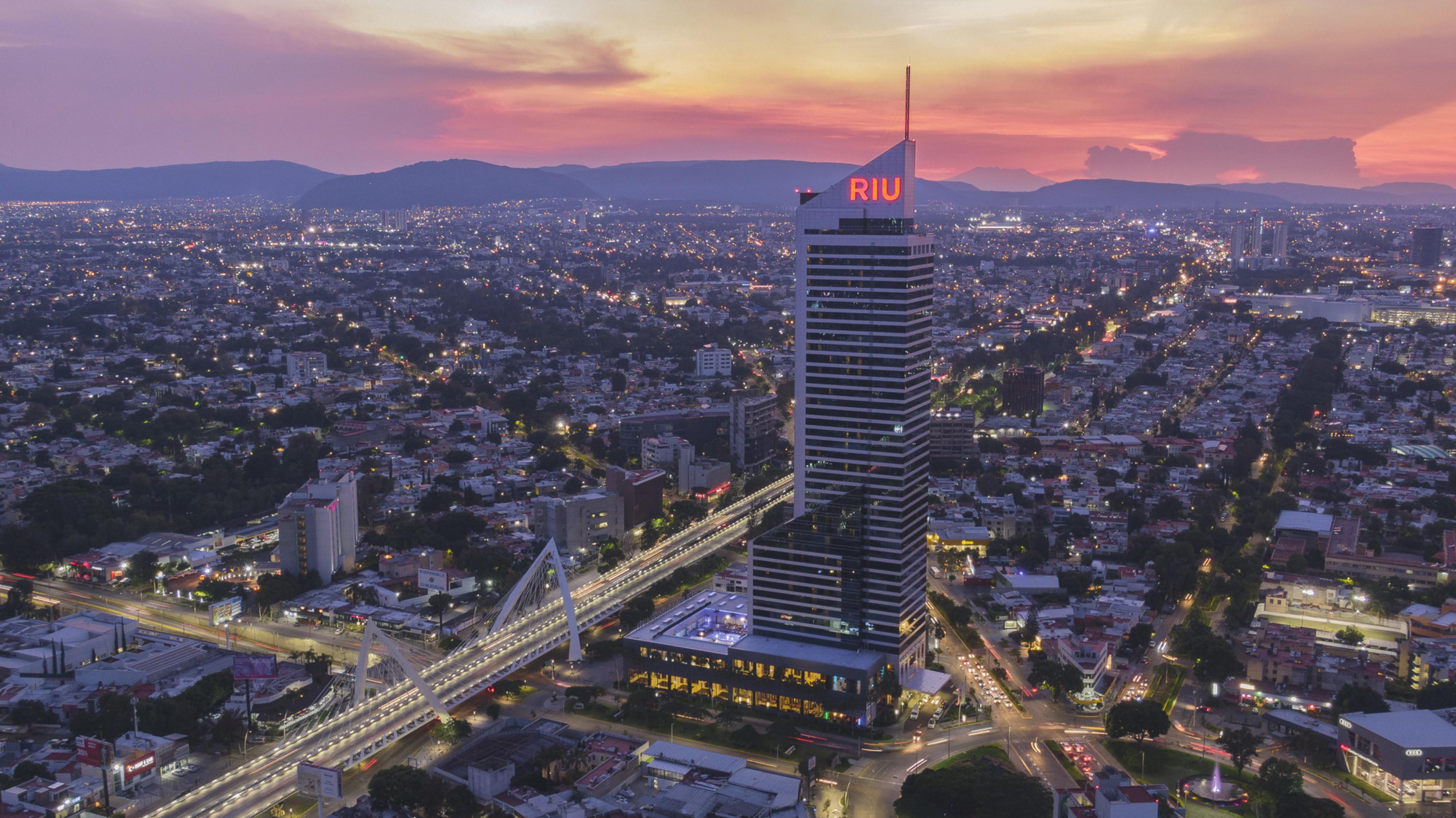 Riu Plaza Guadalajara Hotel Екстериор снимка